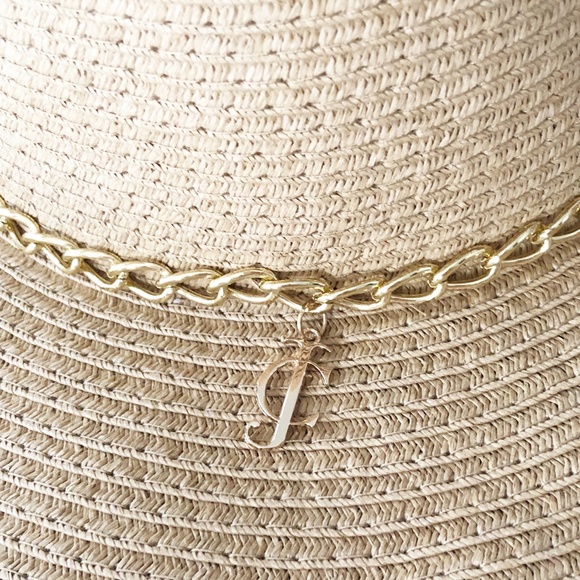 NWT Juicy Couture Woven Floppy Sun Beach Straw Hat With Goldtone Chain & Charms - Picture 9 of 13